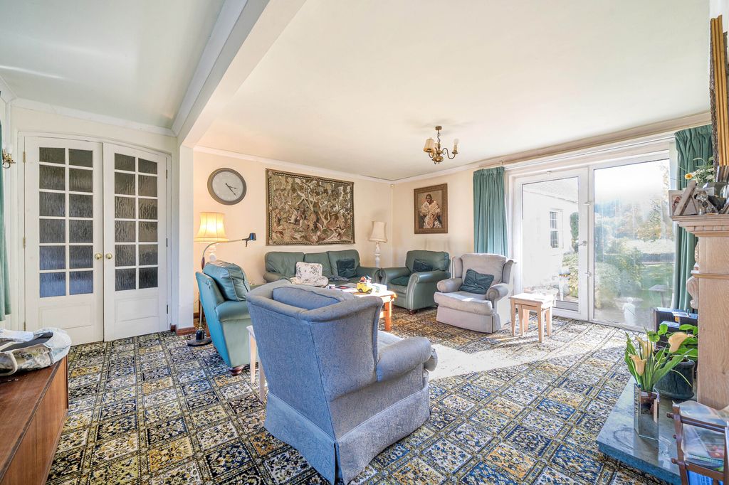 Property photo 3 of 16 Sitting Room