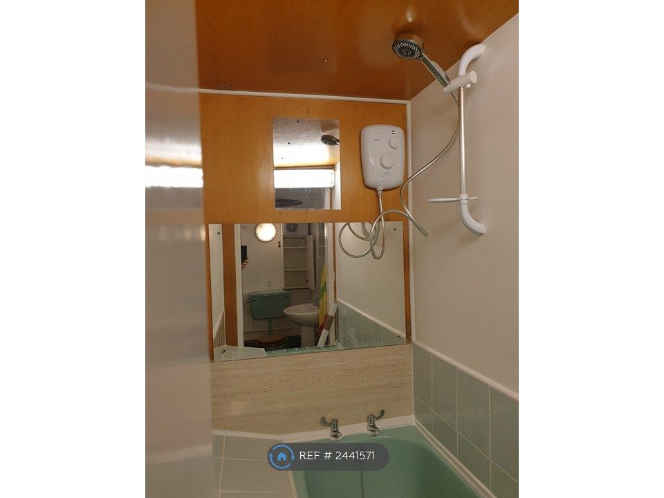 Property photo 2 of 34 Shower Above The Bath