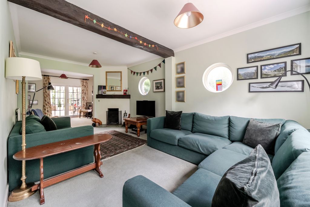 Property photo 2 of 18 Sitting Room