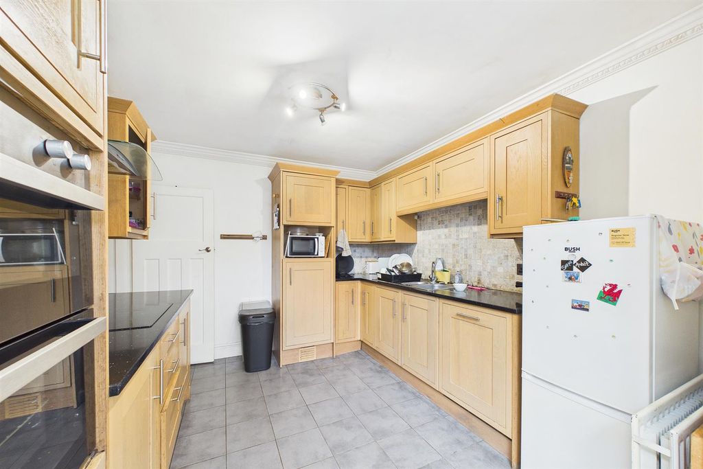 Property photo 3 of 11 Cam03736G0-Pr0293-Still009.Jpg
