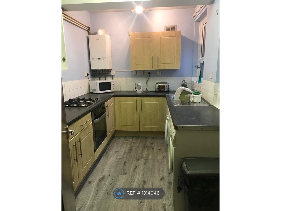 Property photo 3 of 10 Kitchen