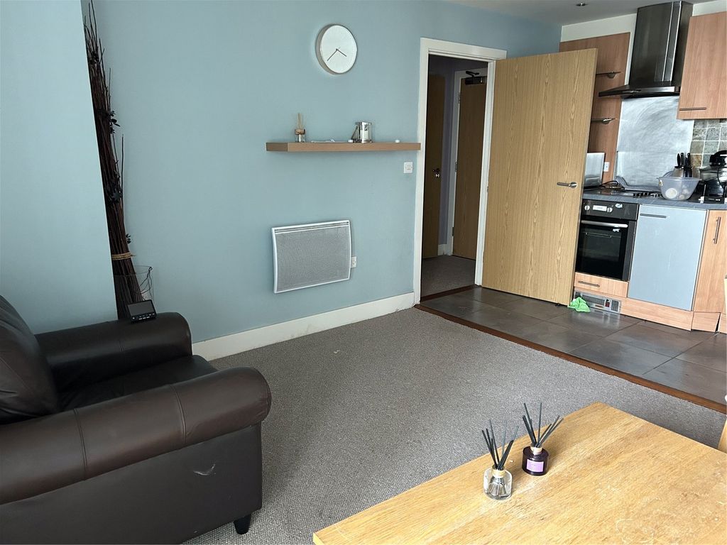 Property photo 2 of 10 Living/Kitchen Area