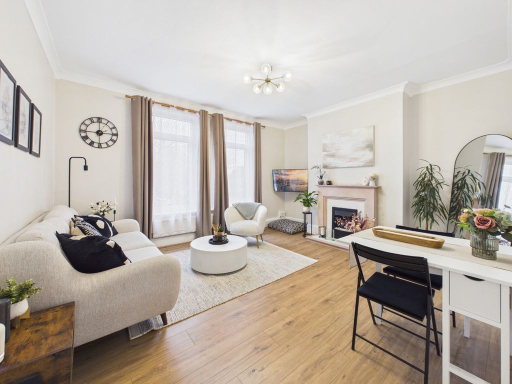 Property photo 2 of 7 4873012