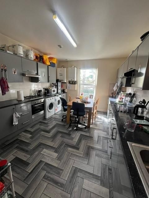 Property photo 3 of 10 Bright, Modern Shared Kitchen With Grey Fitted Cab...