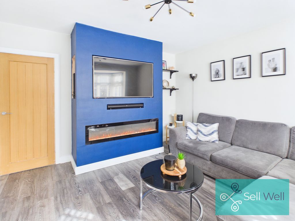 Property photo 3 of 18 Lounge