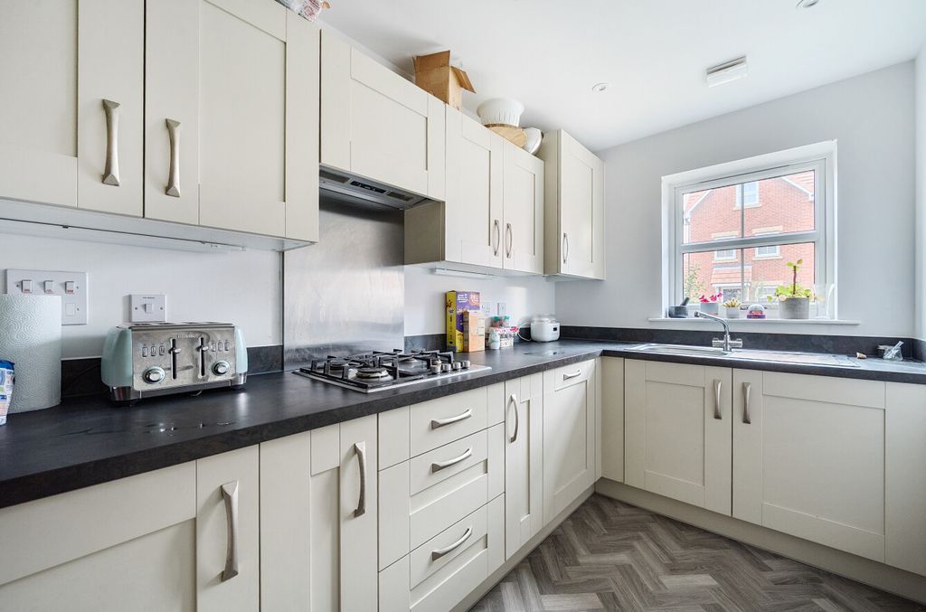 Property photo 3 of 25 1382941-28-691Df3...