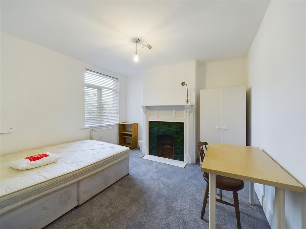 Property photo 3 of 16 Cam02534G0-Pr0087-Still003.Jpg