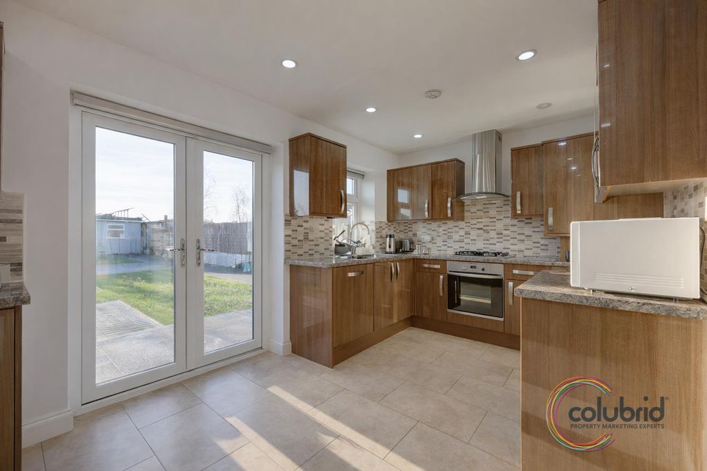 Property photo 2 of 22