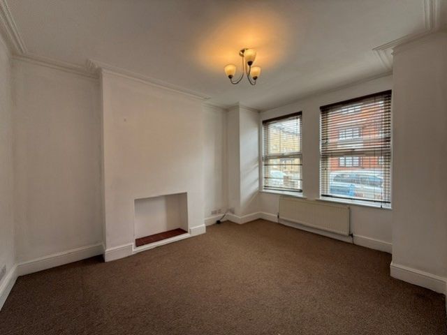 Property photo 2 of 10 6
