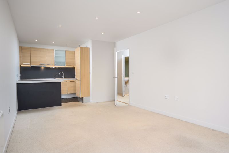 Property photo 3 of 10 Photo 8