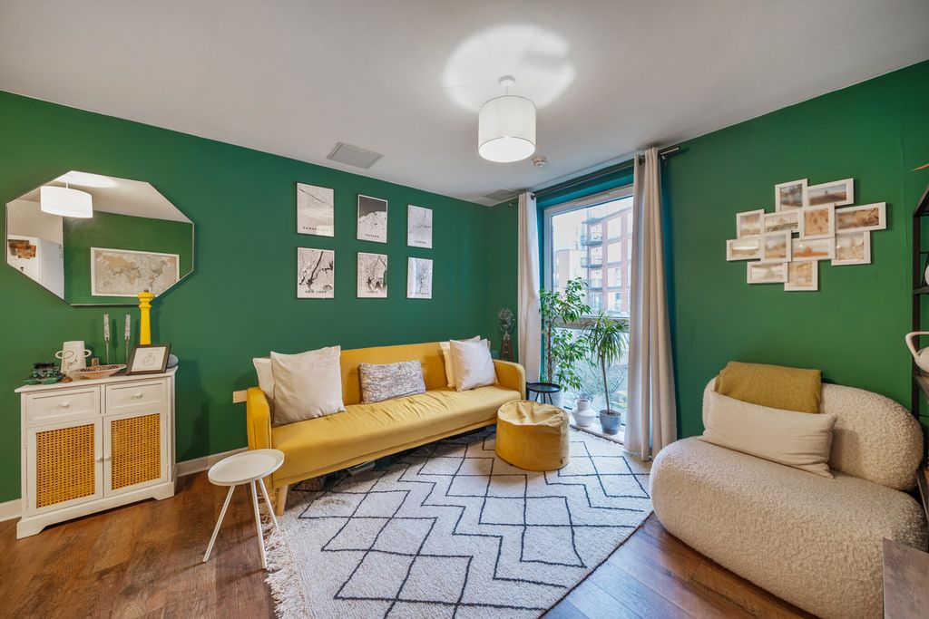 Property photo 1 of 20 1400637-10-696769...