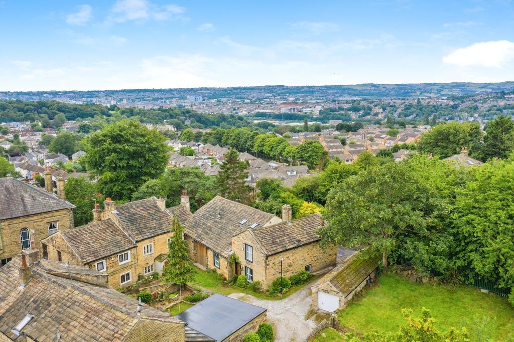 Property photo 1 of 65 Pbox-Street_Scape-310931.Jpg