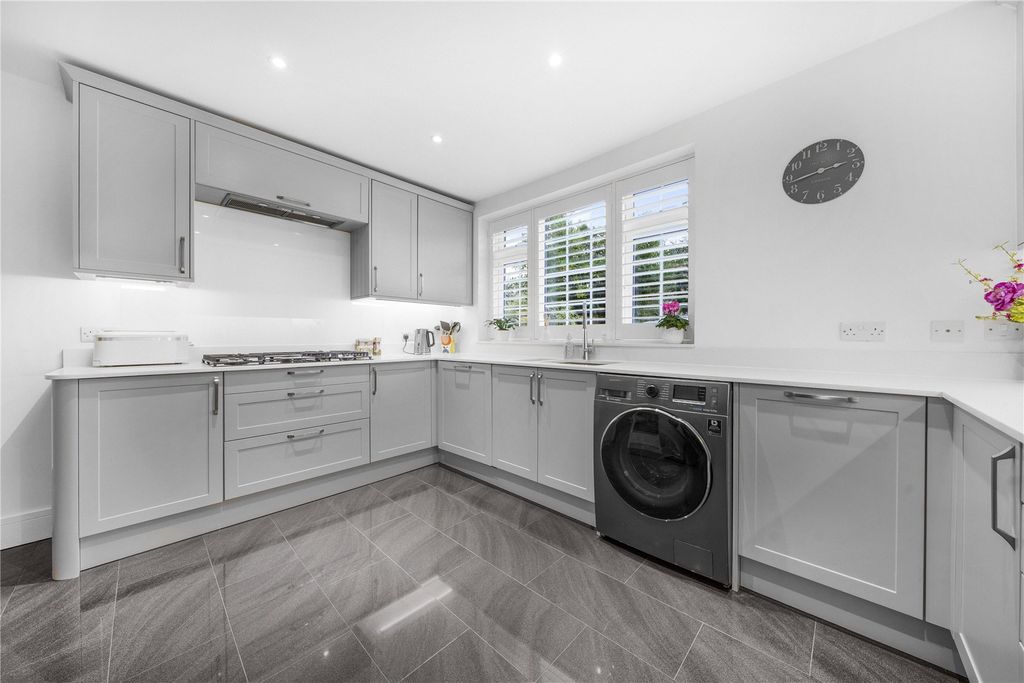 Property photo 2 of 23 Picture No. 12