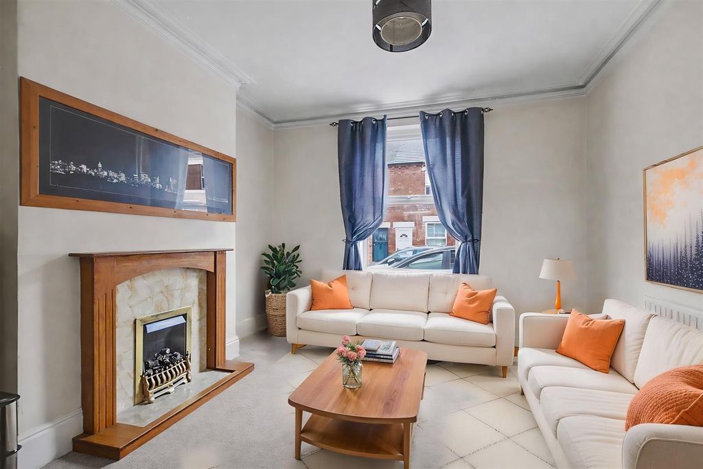 Property photo 2 of 27