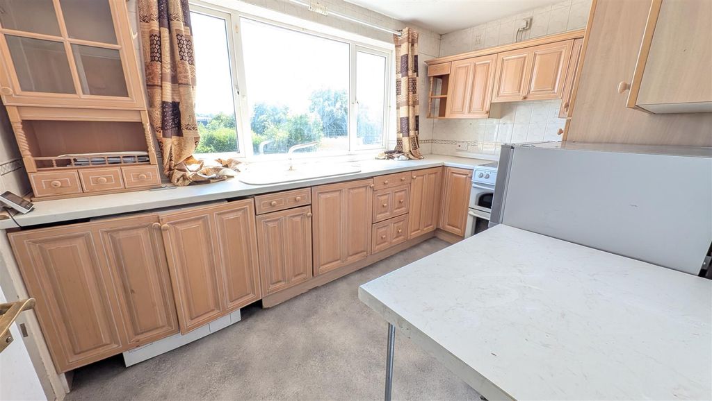 Property photo 3 of 6 Kitchen/Breakfast Room