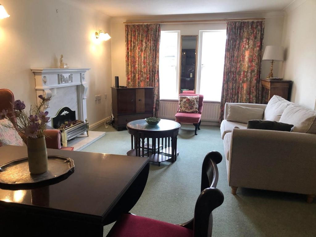 Property photo 2 of 11 Living Room2.Jpeg