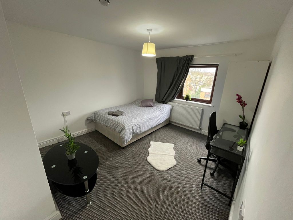 Property photo 2 of 10 Room 5- £600 Available 01/07/2026