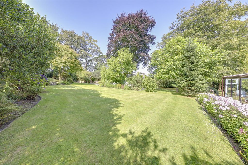 Property photo 2 of 52 Rear Garden