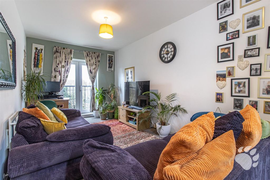 Property photo 2 of 16 Living Area