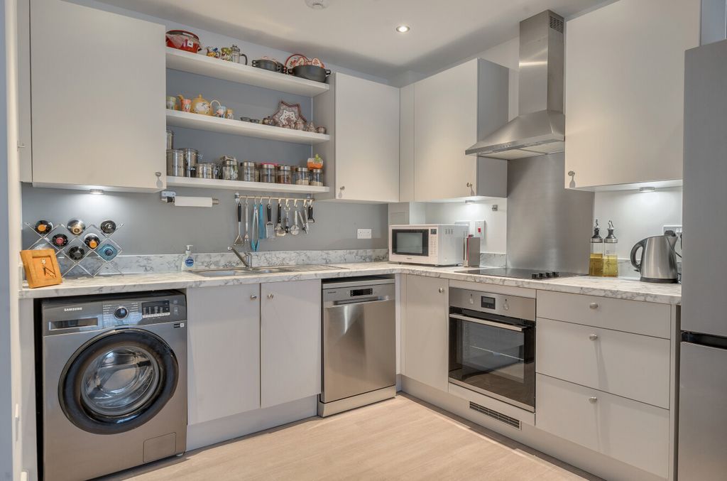 Property photo 3 of 9 1375921-6-6909d8B...