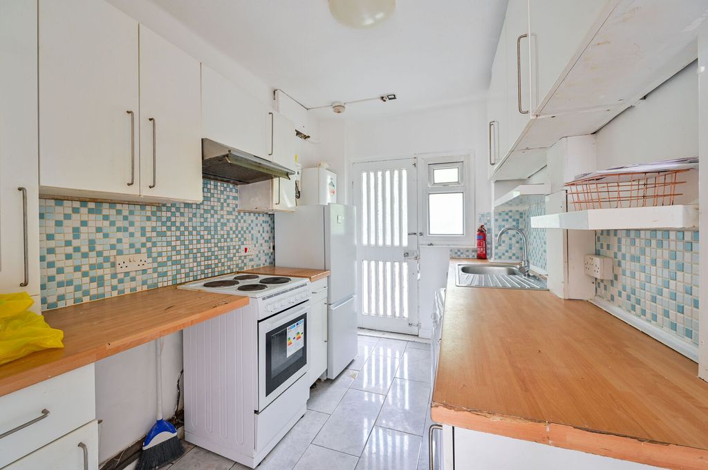 Property photo 2 of 8