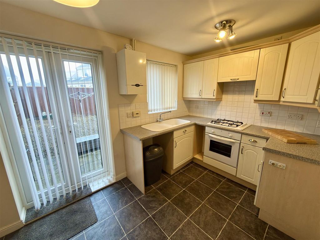 Property photo 3 of 10 Kitchen/Dining Room