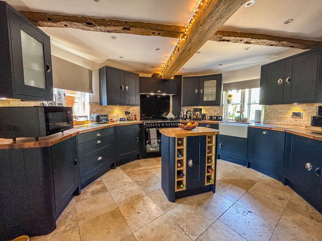 Property photo 3 of 31