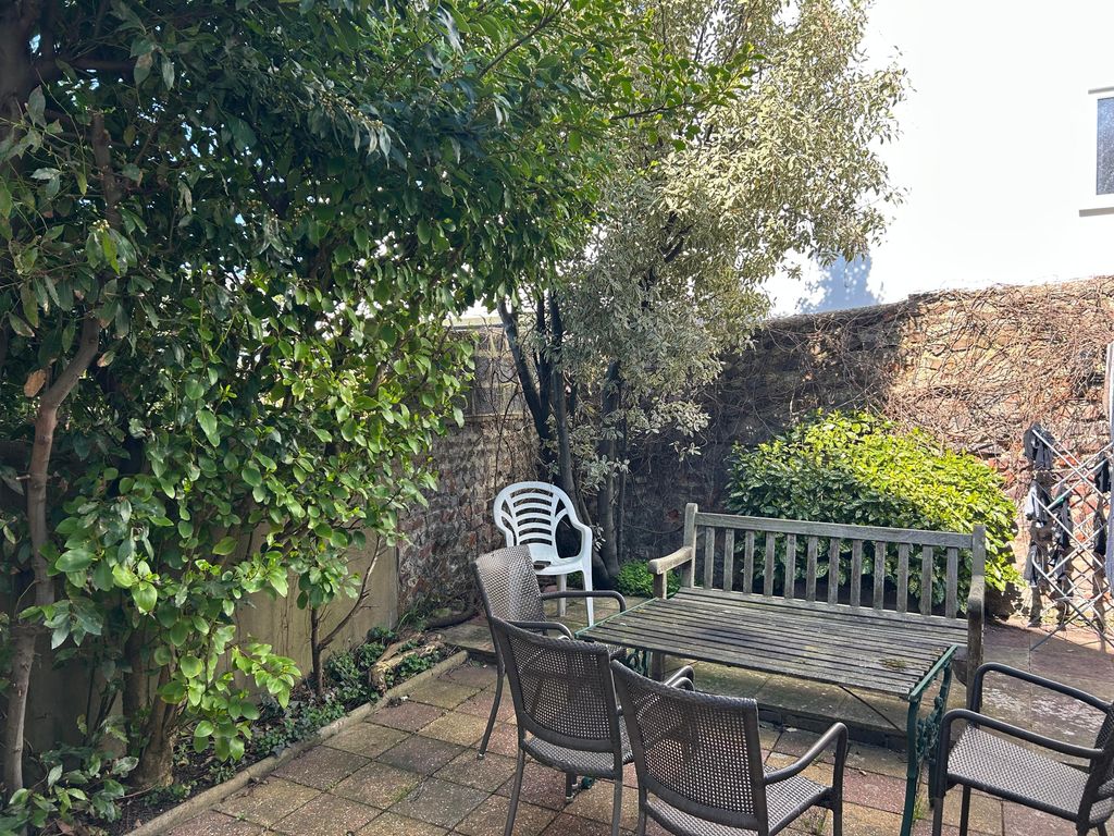 Property photo 2 of 21 8