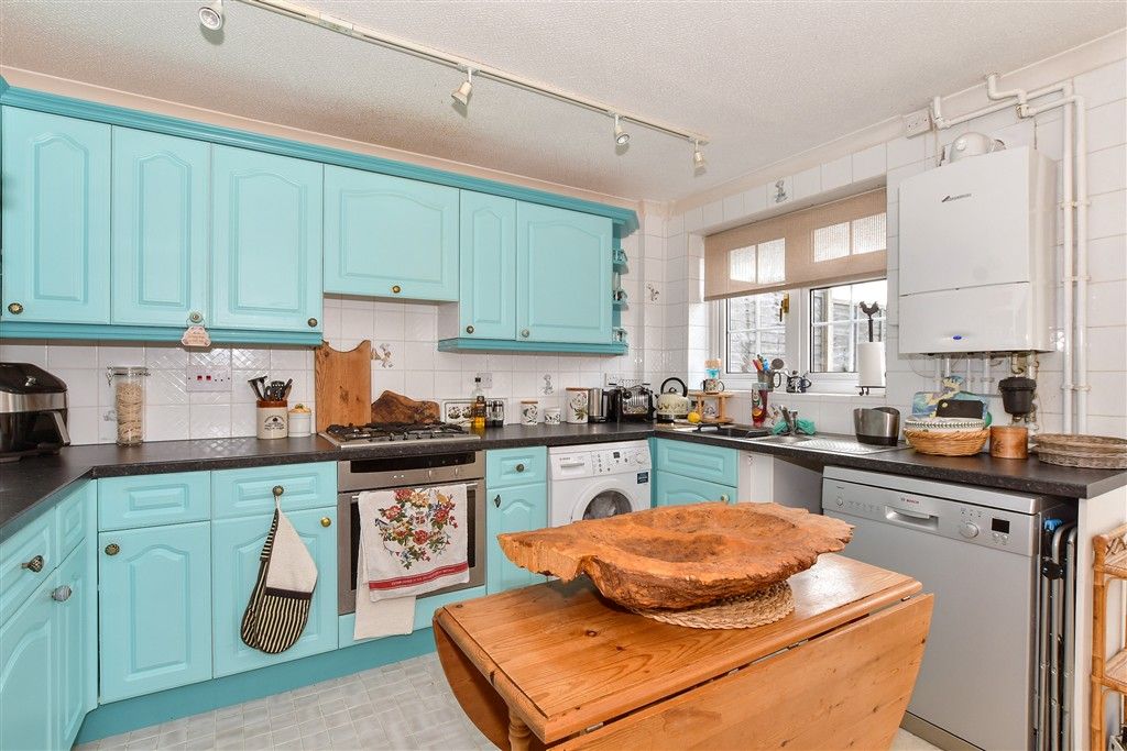 Property photo 2 of 11 Kitchen