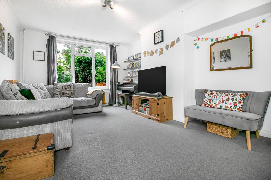 Property photo 2 of 17