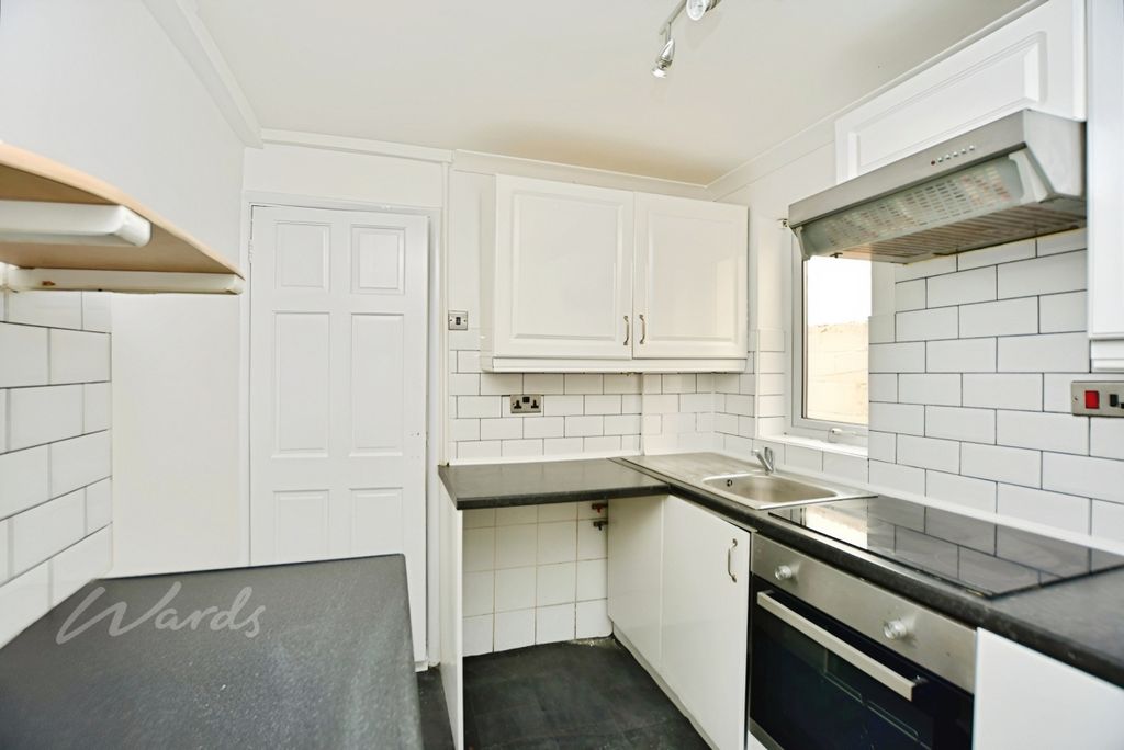 Property photo 2 of 9 Glanville Kitchen