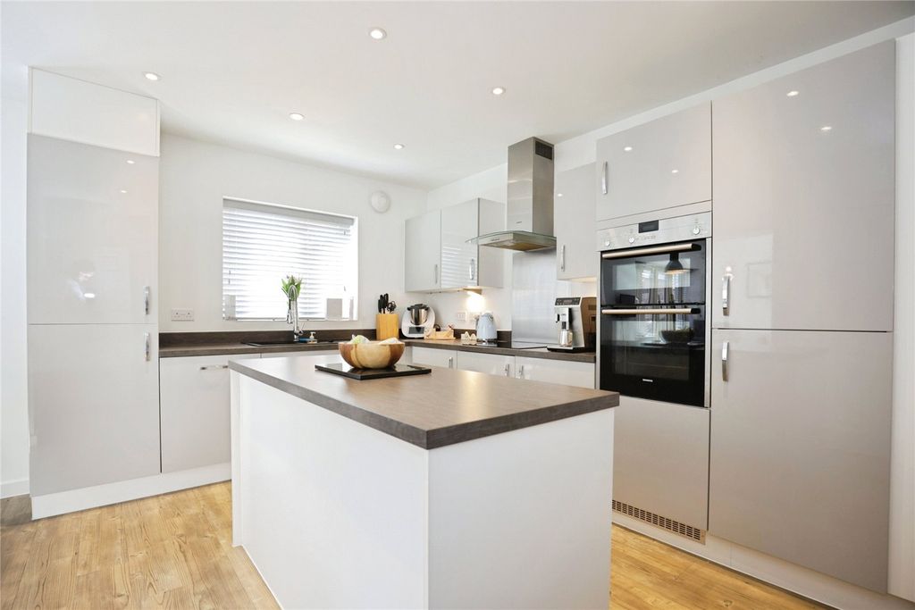 Property photo 3 of 17 Picture No. 06