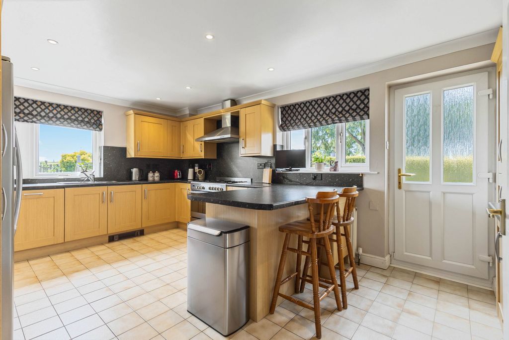 Property photo 2 of 35