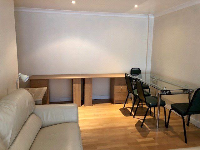 Property photo 3 of 6 Lounge 2