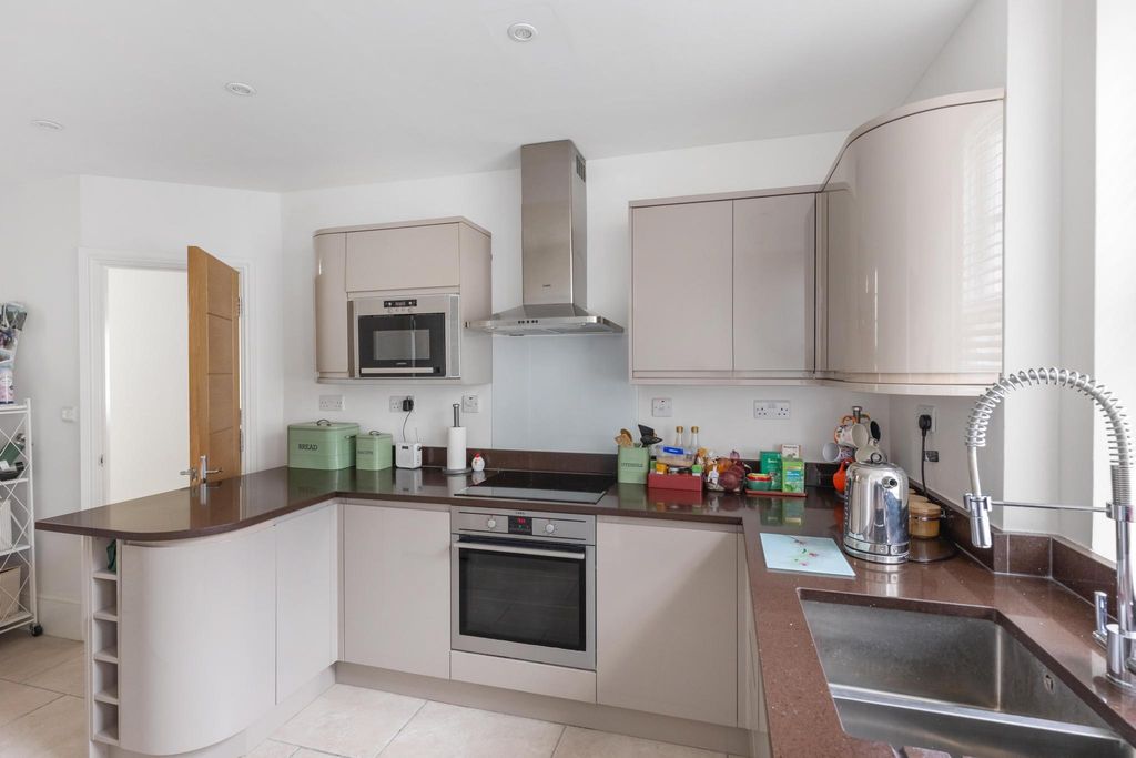 Property photo 2 of 16 Image
