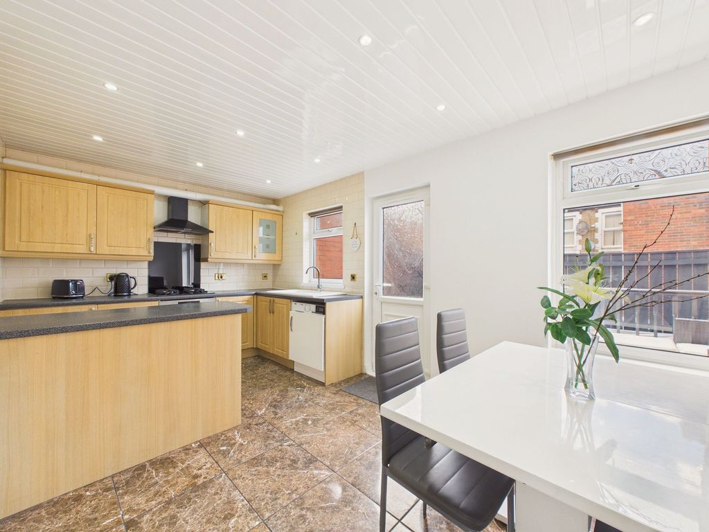 Property photo 2 of 12 Dining Kitchen