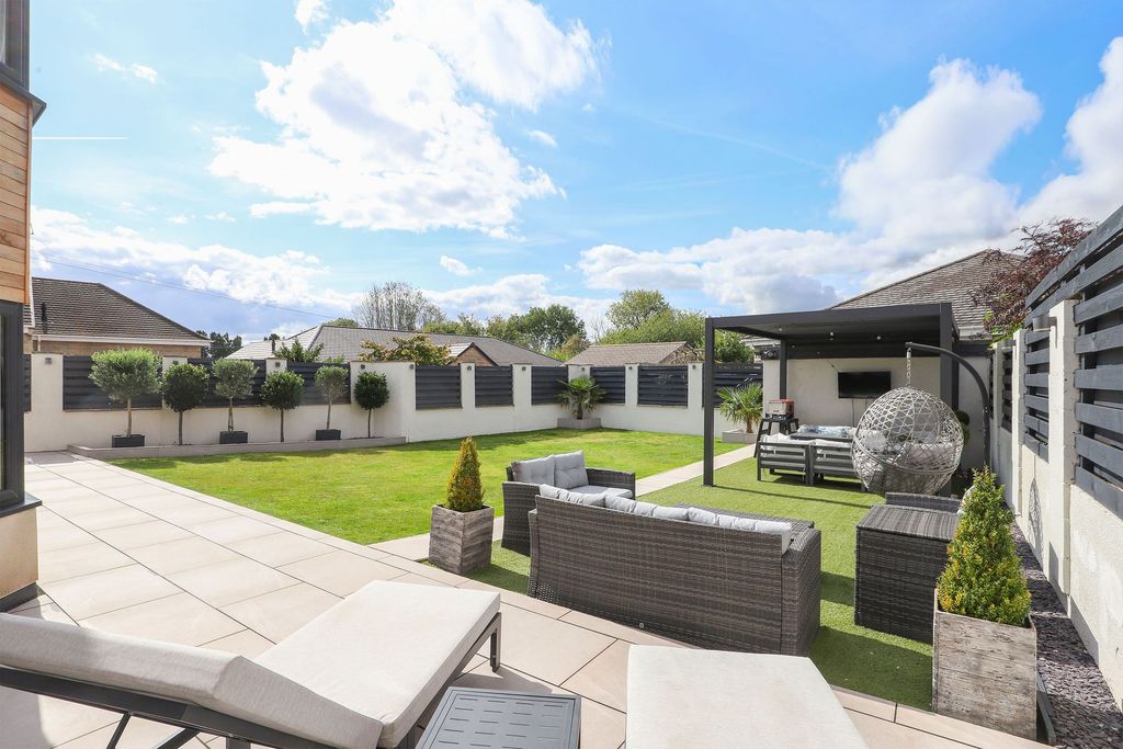 Property photo 3 of 32