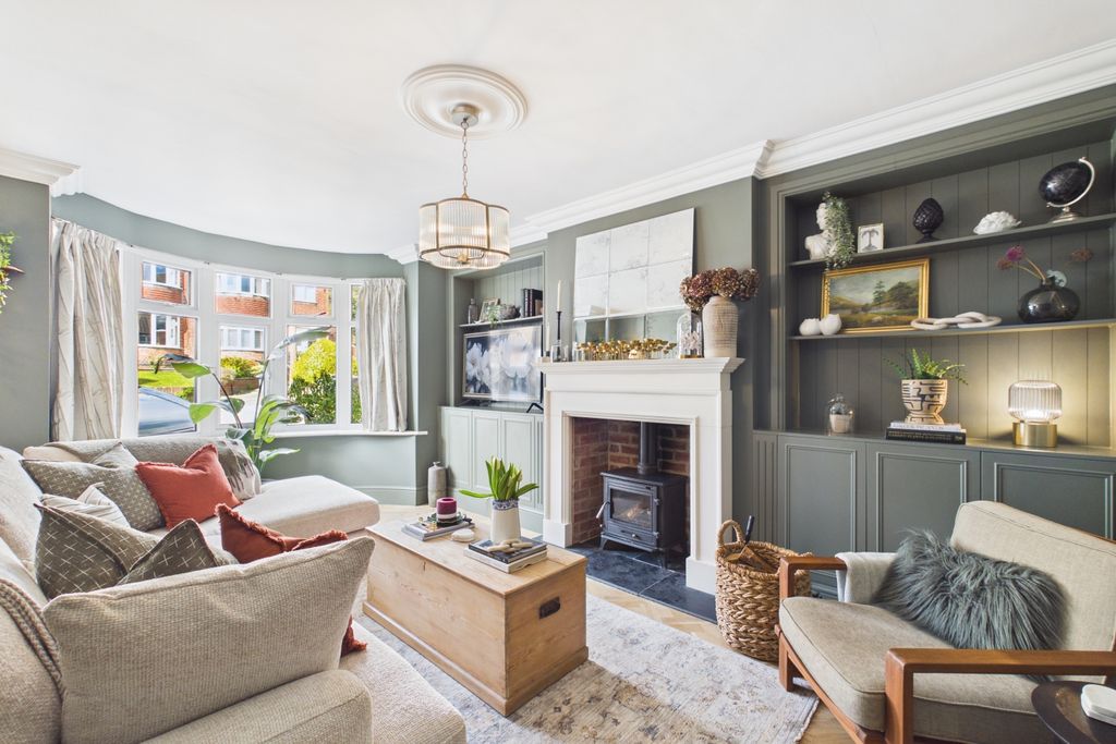 Property photo 3 of 24 Cam02279G0-Pr0061-Still001