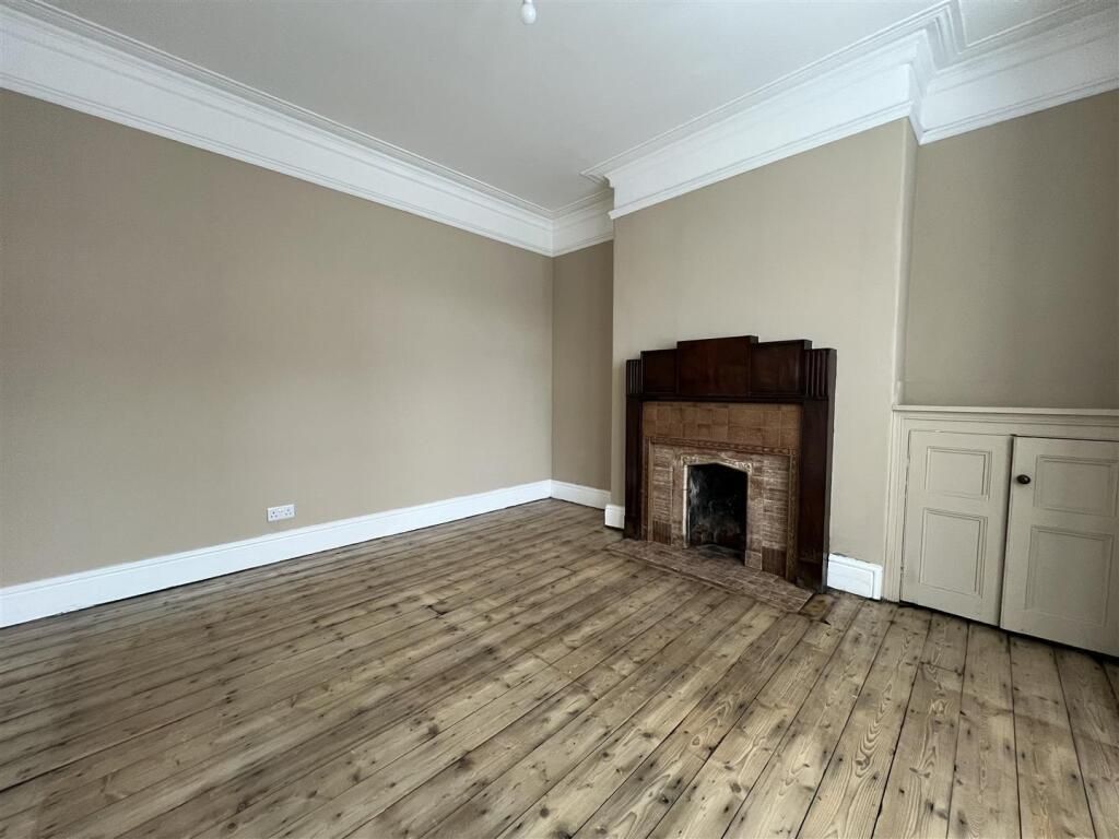 Property photo 3 of 33 Living Room