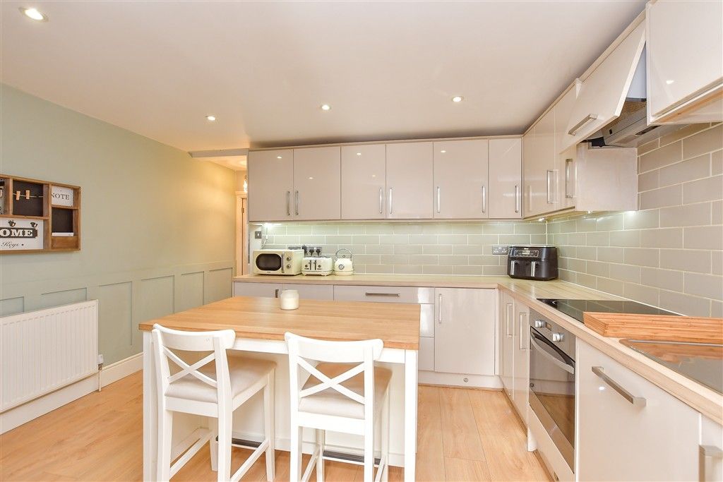 Property photo 3 of 12 Kitchen
