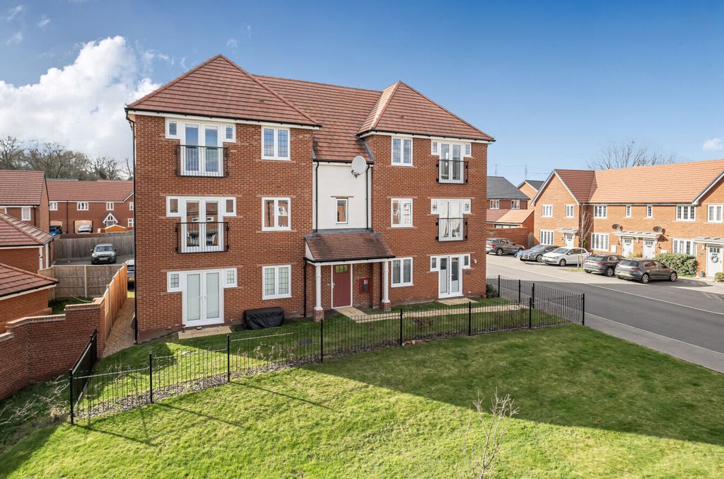 Property photo 1 of 18 1421203-2-69B03Fb...