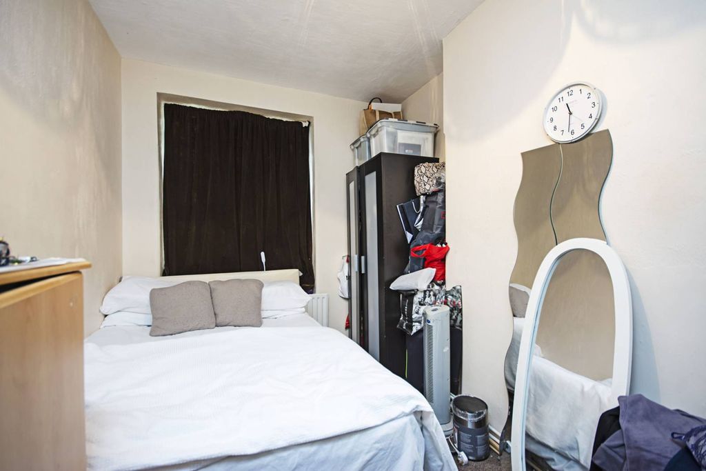 Property photo 1 of 3