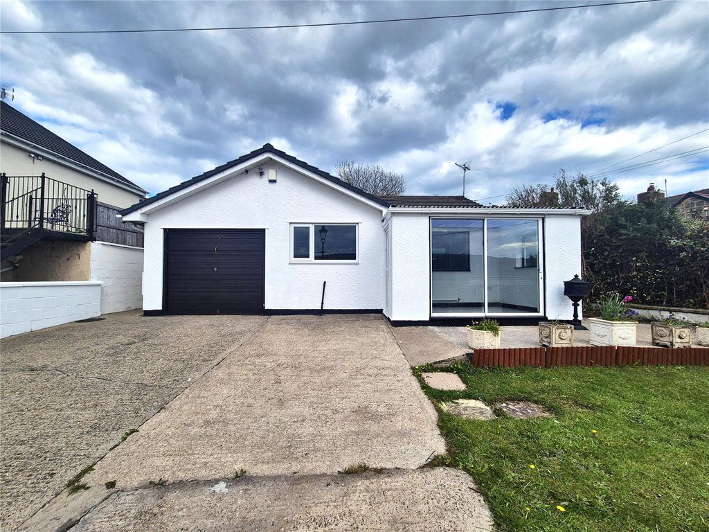 Property photo 2 of 18 Front