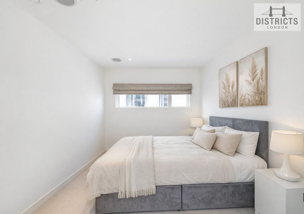 Property photo 3 of 7 Dressed Bed.Jpg