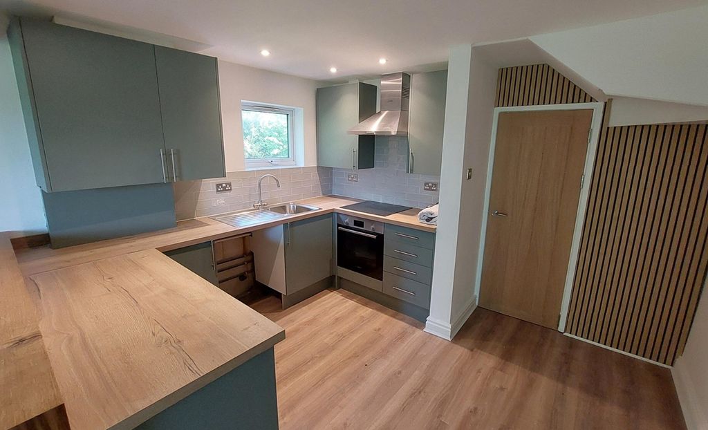 Property photo 3 of 9 Kitchen