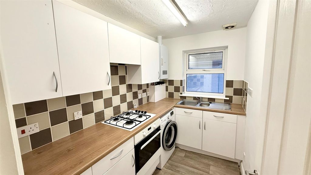 Property photo 2 of 10 Kitchen 1.Jpg