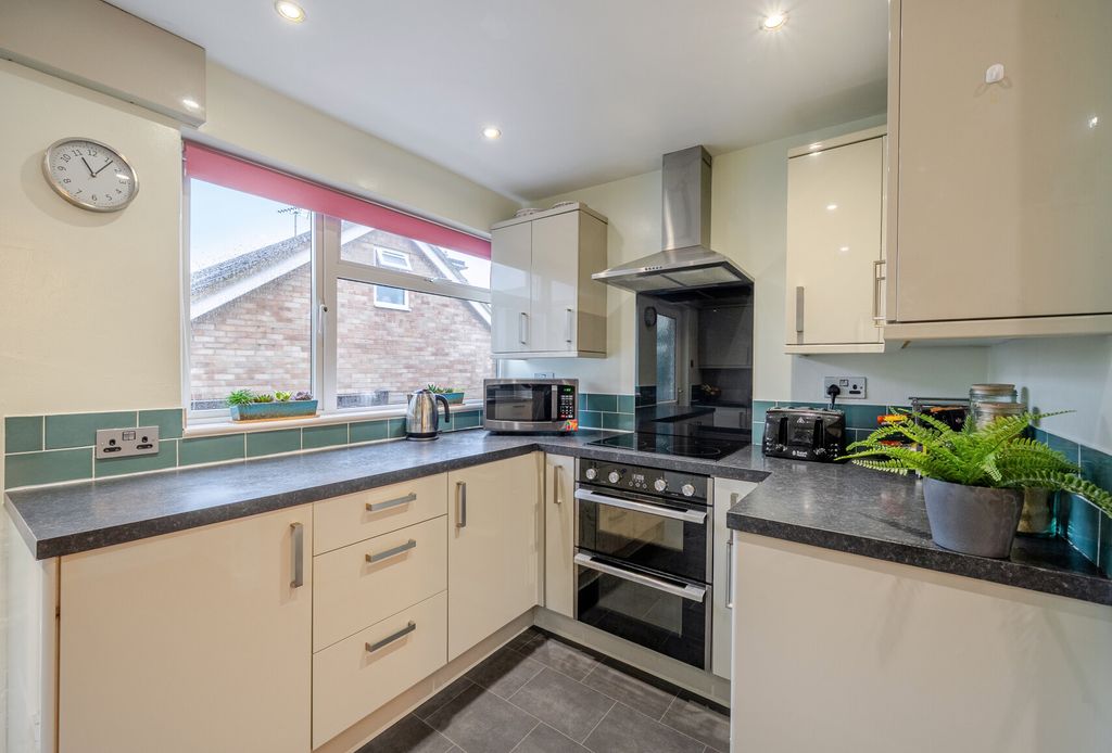 Property photo 2 of 24 1386626-16-693Ffb...