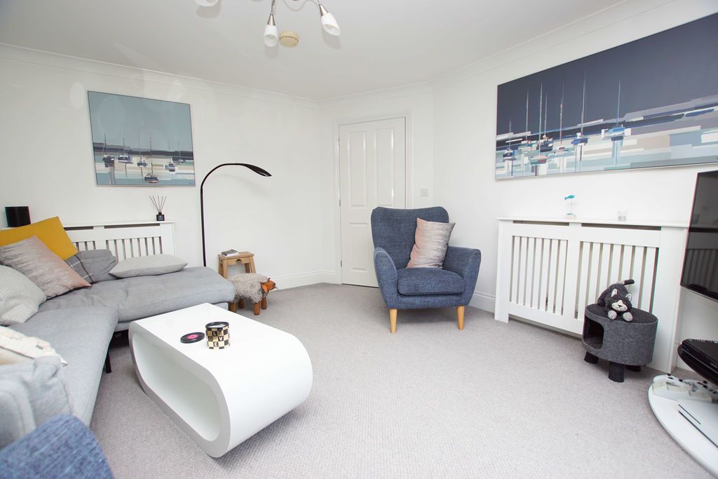 Property photo 3 of 14 Lounge