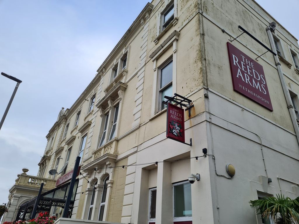 Property photo 1 of 5 Frontage