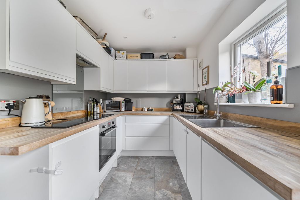 Property photo 3 of 21